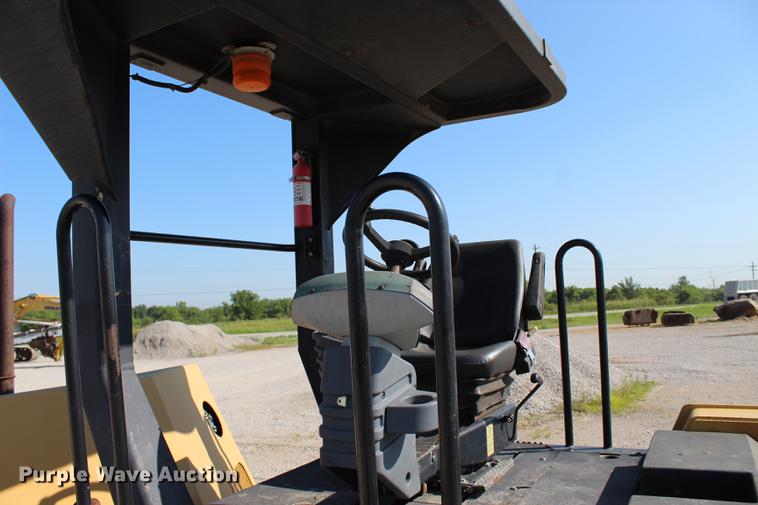 image for item DE3846 2006 Caterpillar CB-534D double drum roller