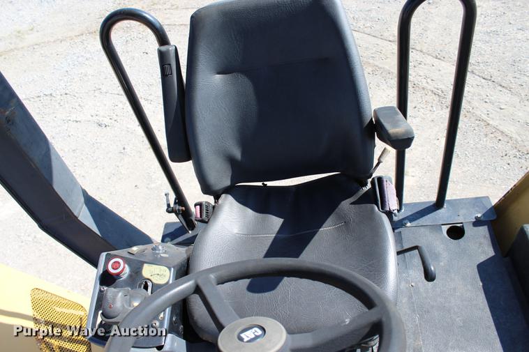 image for item DE3846 2006 Caterpillar CB-534D double drum roller