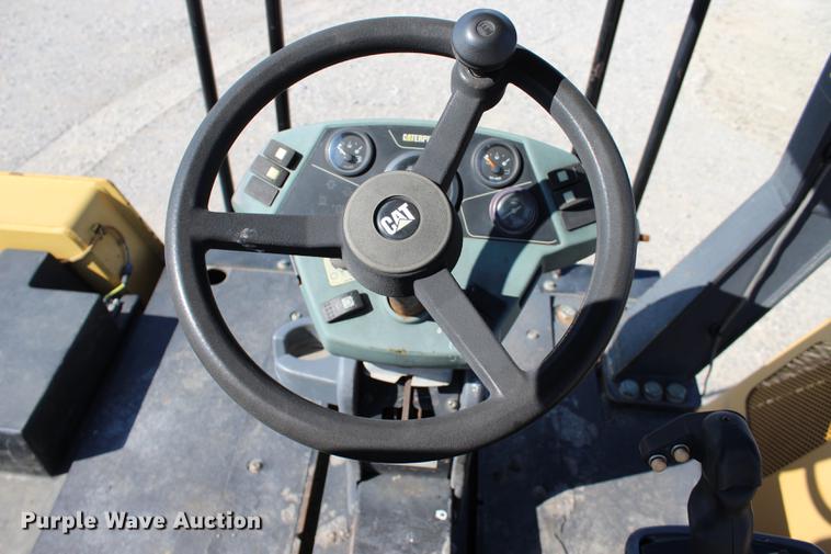 image for item DE3846 2006 Caterpillar CB-534D double drum roller