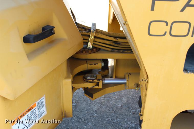 image for item DE3846 2006 Caterpillar CB-534D double drum roller