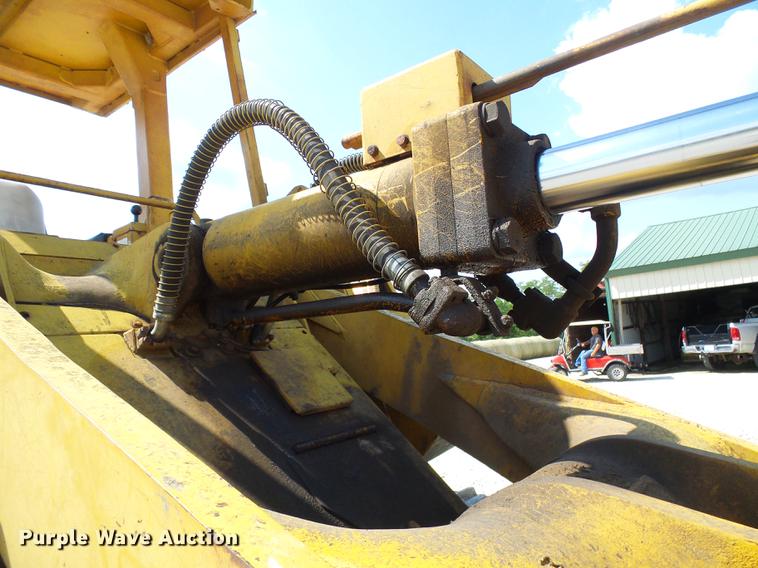 image for item DE5102 Komatsu D66S track loader