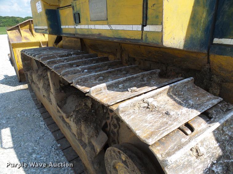 image for item DE5102 Komatsu D66S track loader