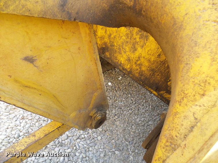 image for item DE5102 Komatsu D66S track loader