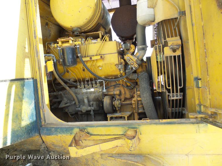 image for item DE5102 Komatsu D66S track loader