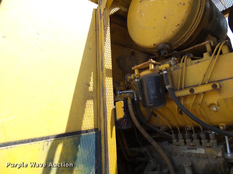 image for item DE5102 Komatsu D66S track loader