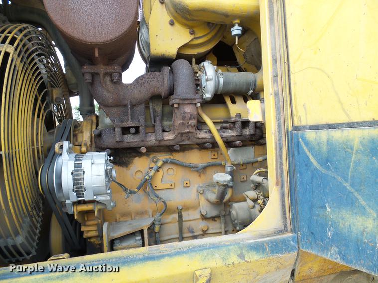 image for item DE5102 Komatsu D66S track loader