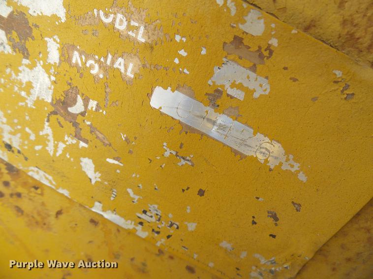 image for item DE5102 Komatsu D66S track loader