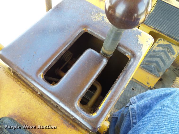 image for item DE5102 Komatsu D66S track loader