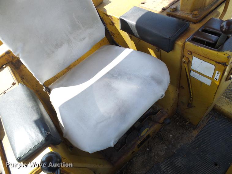 image for item DE5102 Komatsu D66S track loader