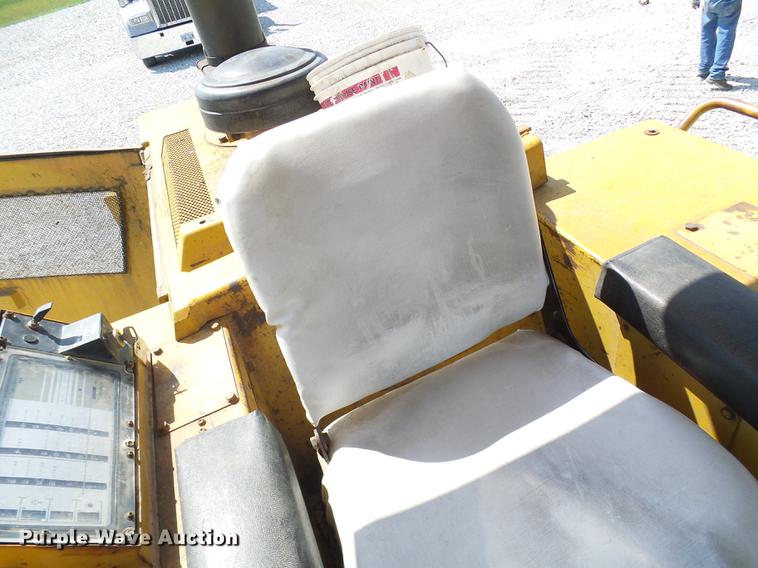 image for item DE5102 Komatsu D66S track loader