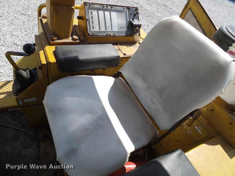 image for item DE5102 Komatsu D66S track loader
