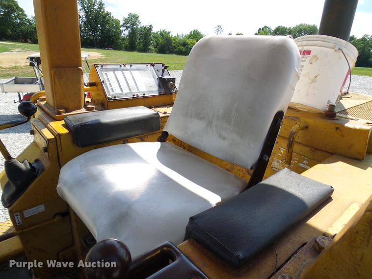 image for item DE5102 Komatsu D66S track loader