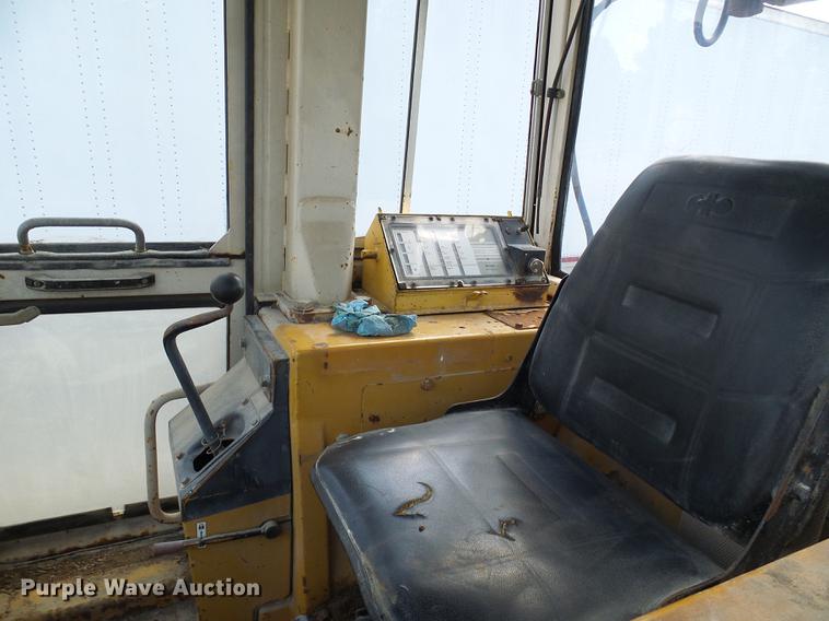 image for item DE5103 Komatsu D66S-1 track loader