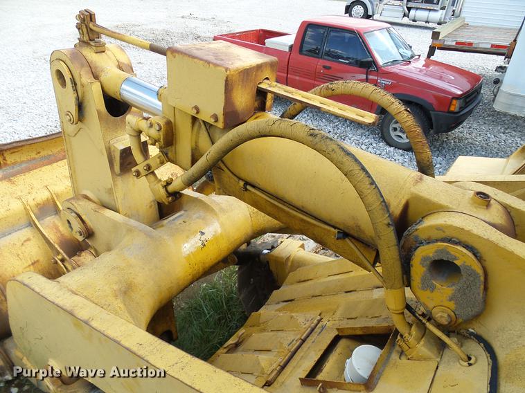 image for item DE5103 Komatsu D66S-1 track loader