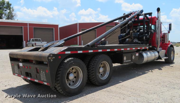 image for item DE6341 2011 Kenworth T800 gin pole semi truck