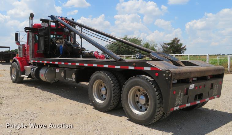 image for item DE6341 2011 Kenworth T800 gin pole semi truck