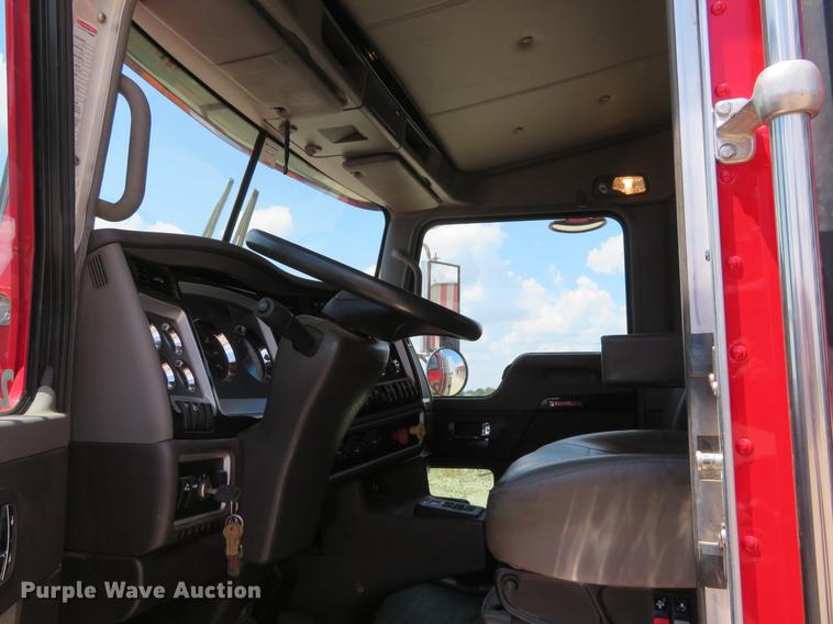 image for item DE6341 2011 Kenworth T800 gin pole semi truck