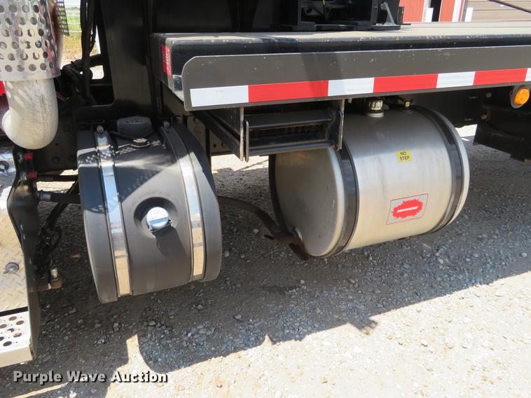 image for item DE6341 2011 Kenworth T800 gin pole semi truck