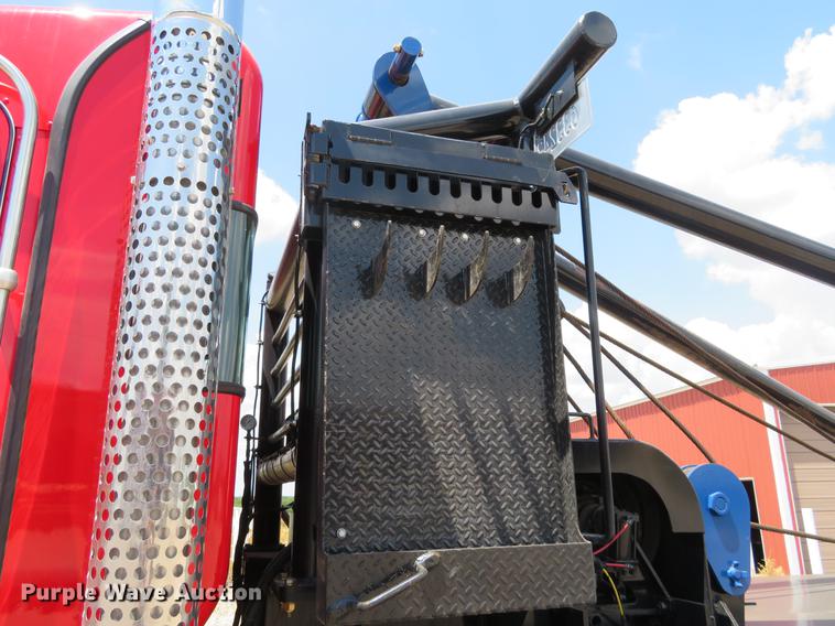 image for item DE6341 2011 Kenworth T800 gin pole semi truck