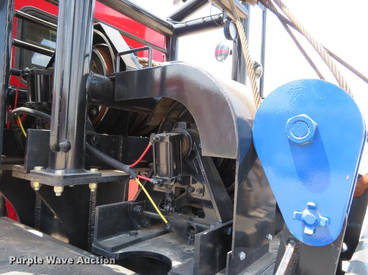 image for item DE6341 2011 Kenworth T800 gin pole semi truck