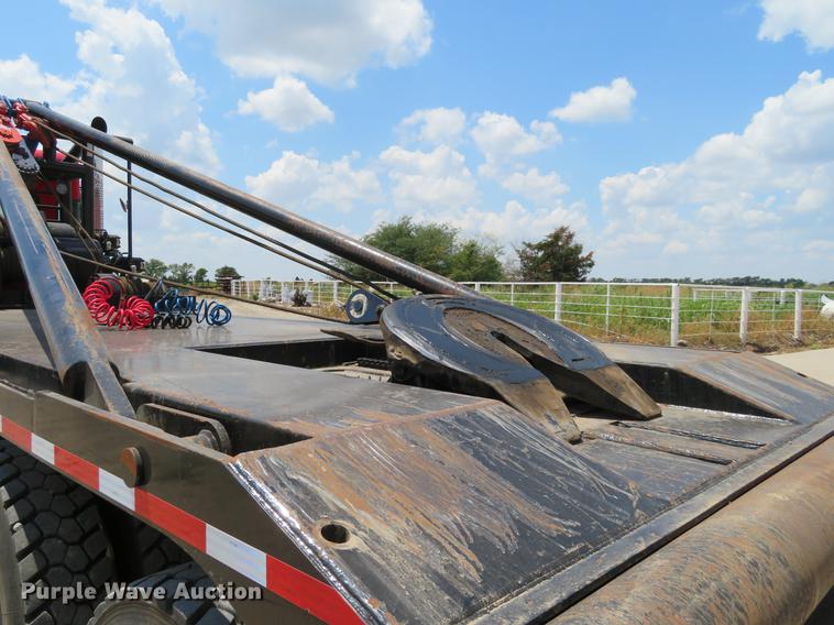 image for item DE6341 2011 Kenworth T800 gin pole semi truck