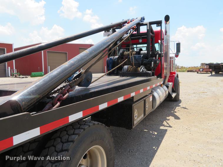 image for item DE6341 2011 Kenworth T800 gin pole semi truck