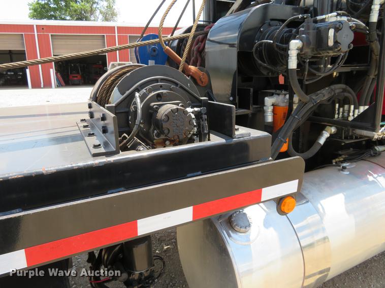 image for item DE6341 2011 Kenworth T800 gin pole semi truck