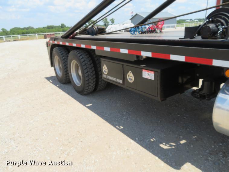 image for item DE6341 2011 Kenworth T800 gin pole semi truck