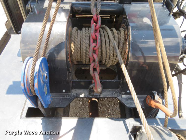 image for item DE6341 2011 Kenworth T800 gin pole semi truck