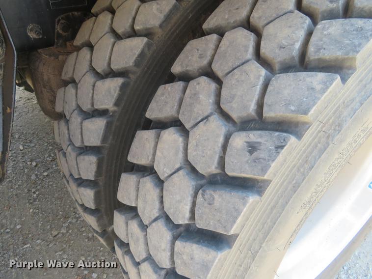 image for item DE6341 2011 Kenworth T800 gin pole semi truck