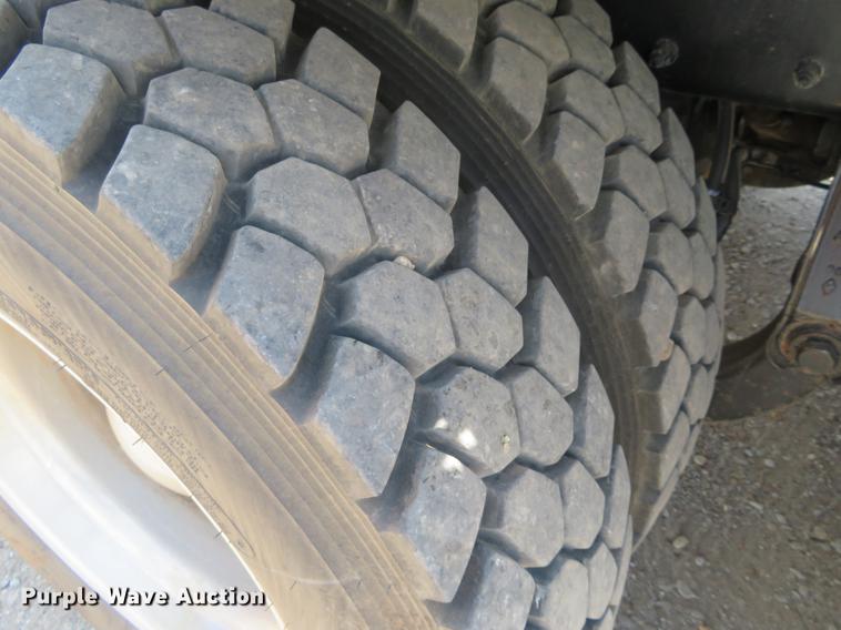 image for item DE6341 2011 Kenworth T800 gin pole semi truck