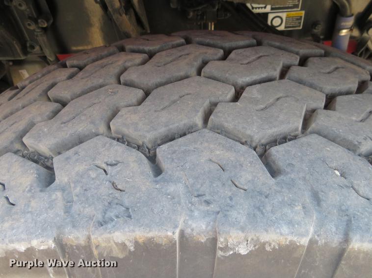 image for item DE6341 2011 Kenworth T800 gin pole semi truck