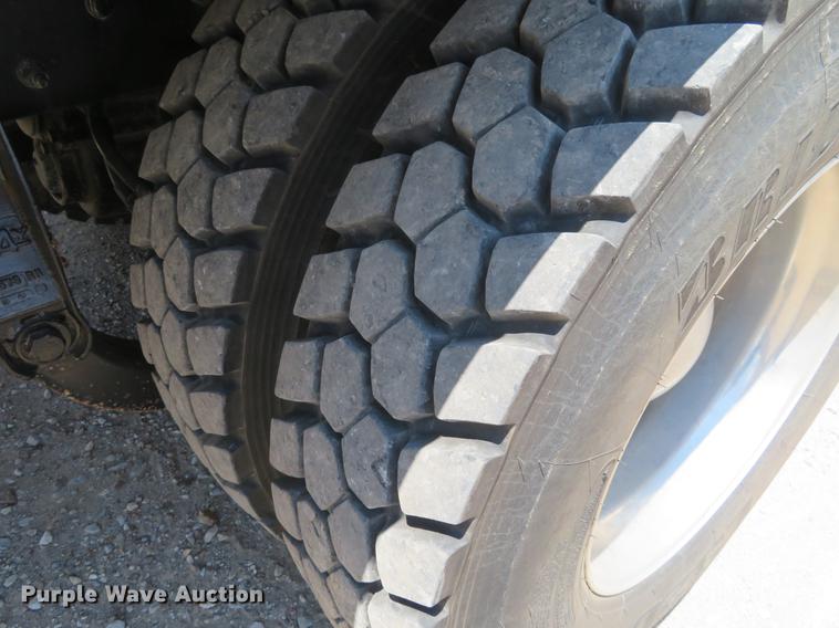 image for item DE6341 2011 Kenworth T800 gin pole semi truck