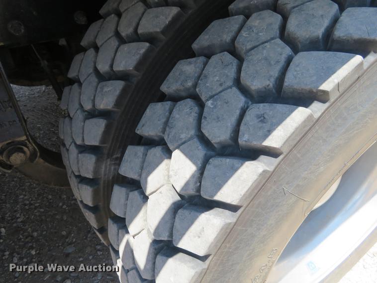 image for item DE6341 2011 Kenworth T800 gin pole semi truck