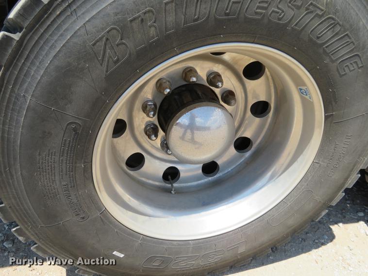 image for item DE6341 2011 Kenworth T800 gin pole semi truck