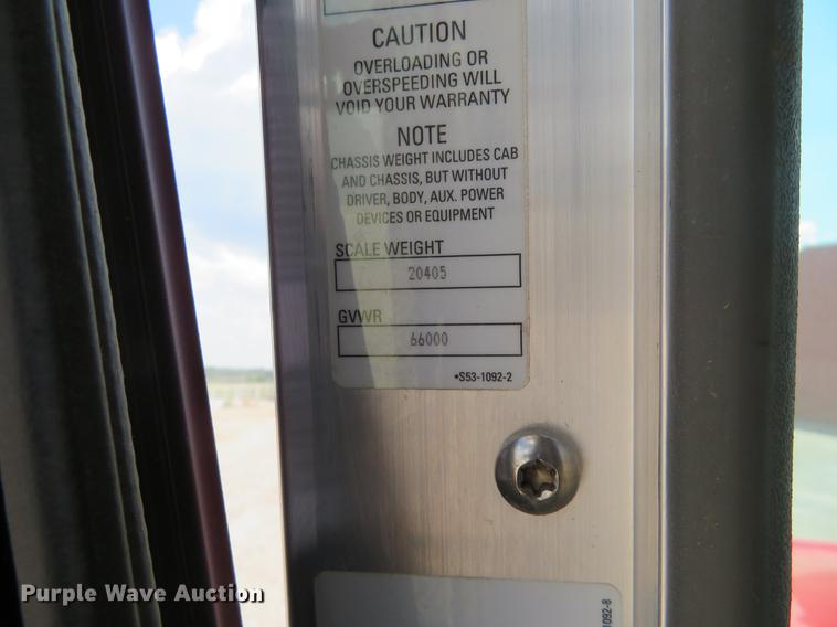 image for item DE6341 2011 Kenworth T800 gin pole semi truck