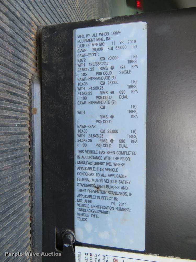 image for item DE6341 2011 Kenworth T800 gin pole semi truck