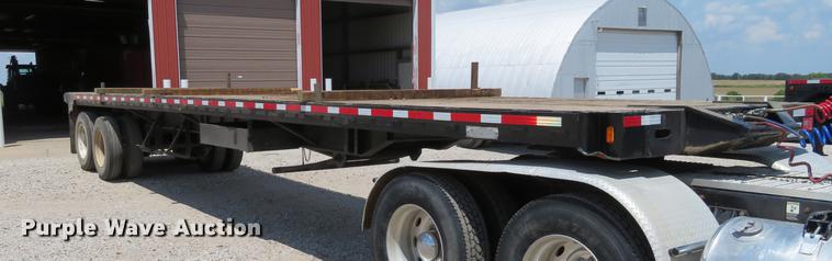 image for item DE6343 1971 Fruehauf F2-40 flatbed trailer