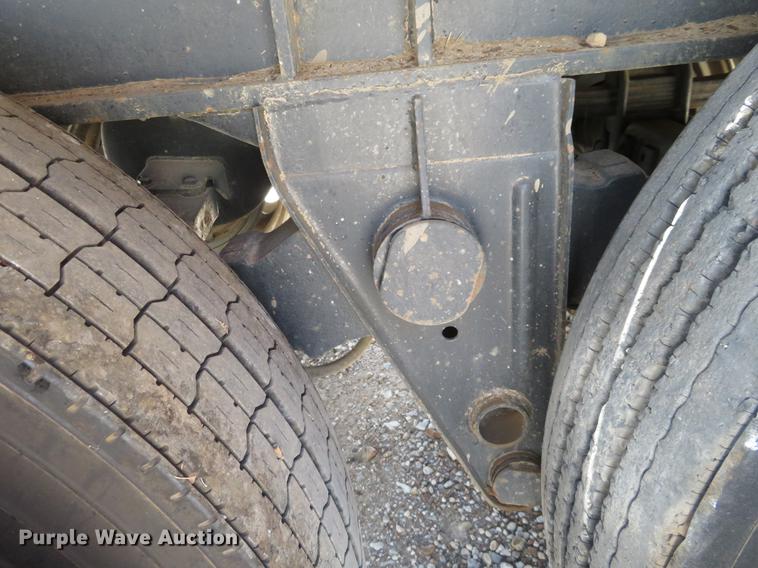 image for item DE6343 1971 Fruehauf F2-40 flatbed trailer