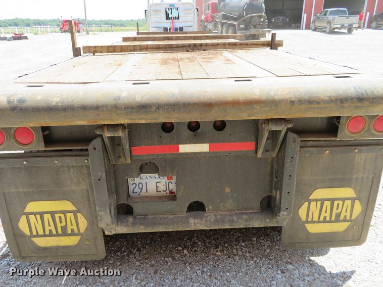 image for item DE6343 1971 Fruehauf F2-40 flatbed trailer