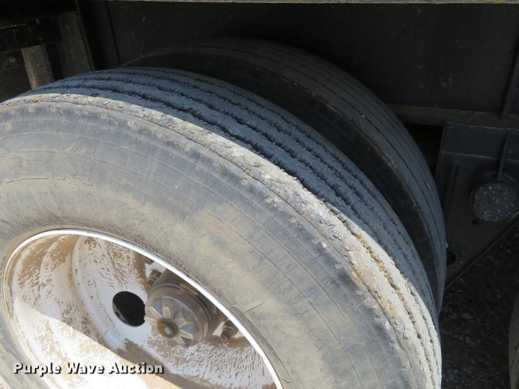 image for item DE6343 1971 Fruehauf F2-40 flatbed trailer