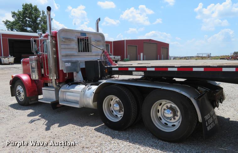 image for item DE6344 1997 Peterbilt 379 semi truck