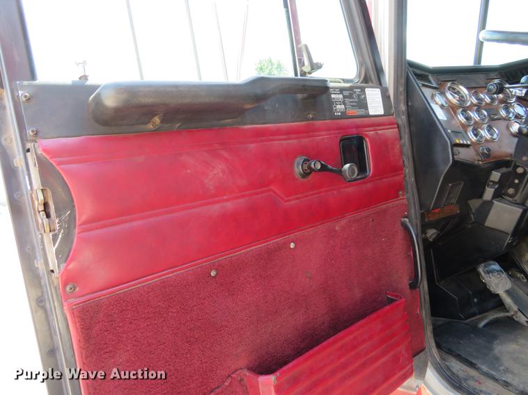 image for item DE6344 1997 Peterbilt 379 semi truck