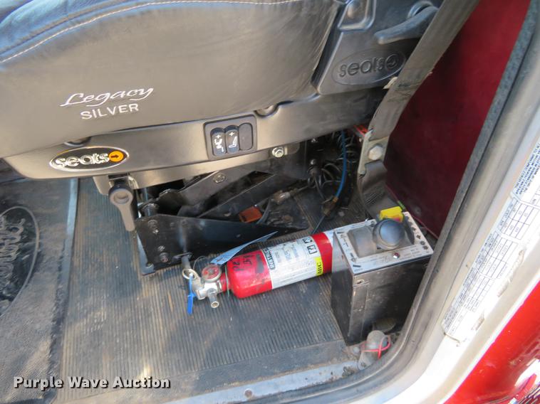 image for item DE6344 1997 Peterbilt 379 semi truck