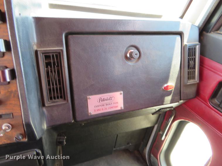 image for item DE6344 1997 Peterbilt 379 semi truck