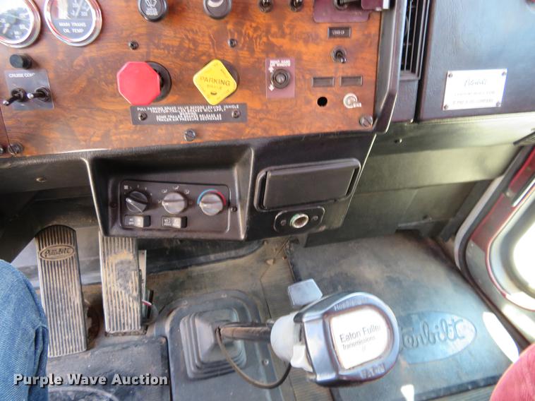 image for item DE6344 1997 Peterbilt 379 semi truck