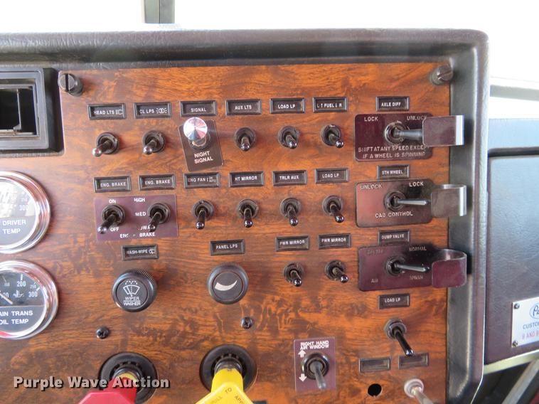 image for item DE6344 1997 Peterbilt 379 semi truck