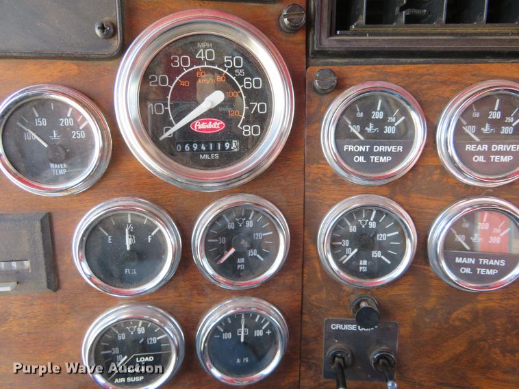 image for item DE6344 1997 Peterbilt 379 semi truck