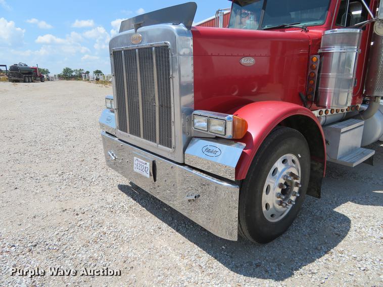 image for item DE6344 1997 Peterbilt 379 semi truck