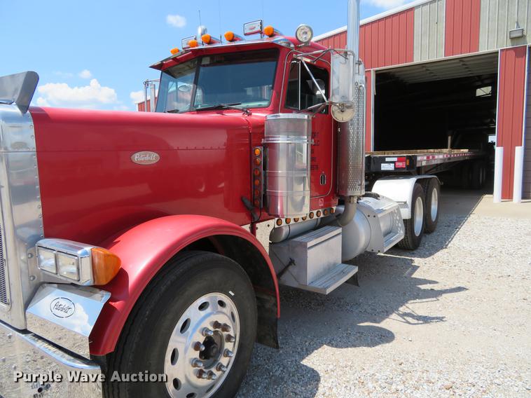 image for item DE6344 1997 Peterbilt 379 semi truck